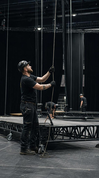 funny-girl-in-doctor-uniform